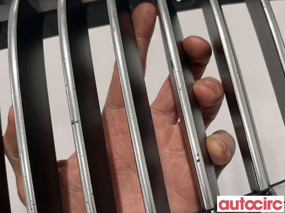 Grill venstre til BMW 5-Serie 2010-2017 (F10/F11) (F10/F11) (BMW|51137203649||51137200727)