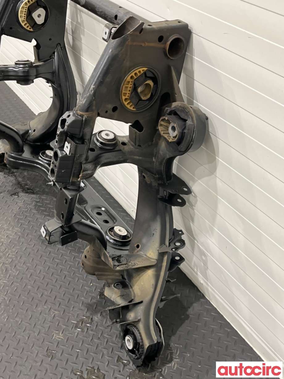 Travers bak til Mercedes EQC 2019-->>  (MERCEDES|A2933501300)