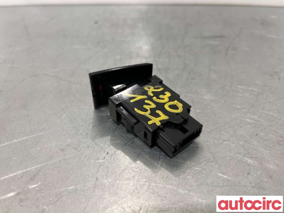 Bryter nødblink til Toyota Corolla 2019-->>  (TOYOTA|8433202400|)