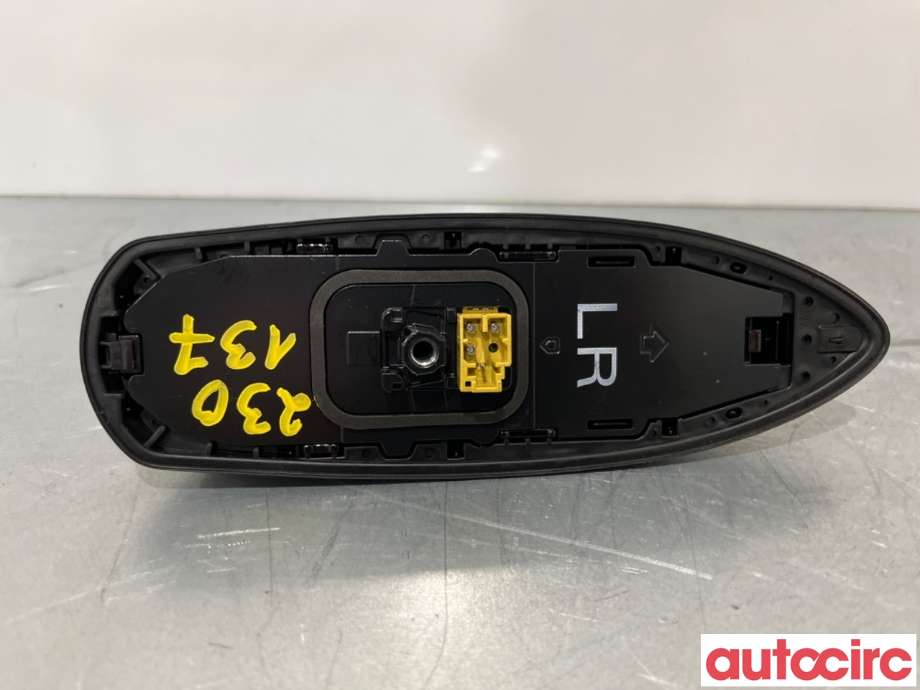 Antenne navigasjon til Toyota Corolla 2019-->>  (TOYOTA|867600D010||8607733040E3)