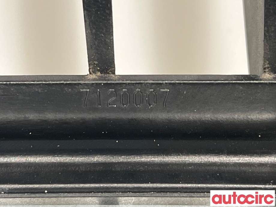 Grill venstre til BMW 3-Serie 2005-2011 (E90/E91/E92/E93) (E90/E91/E92/E93) (BMW|51137120007||7120007)
