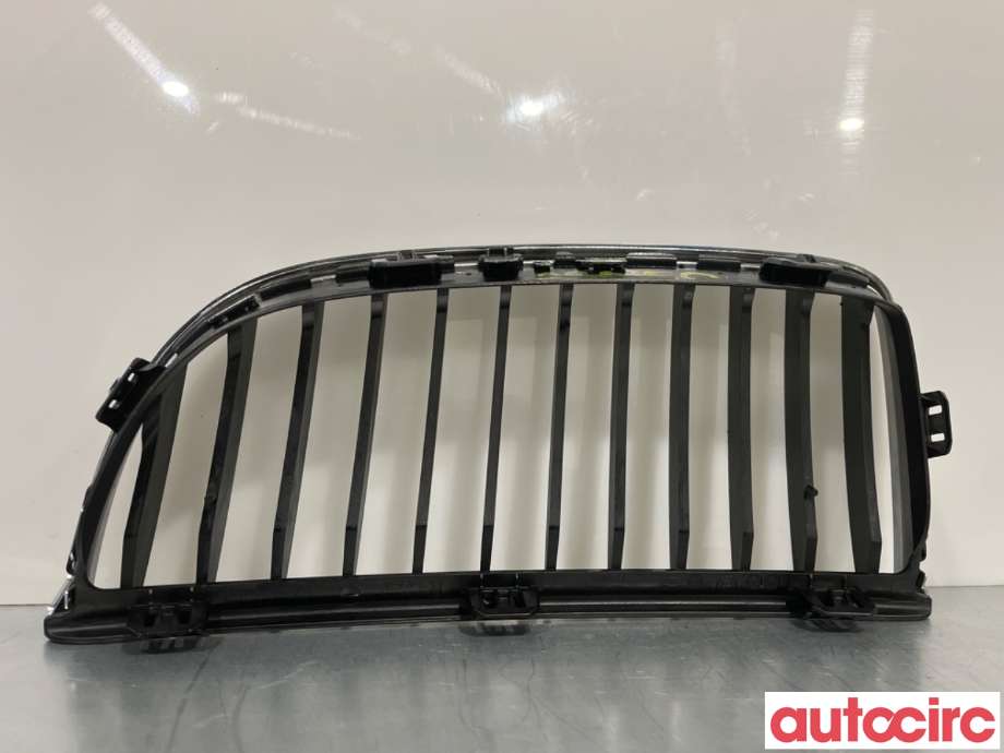 Grill høyre til BMW 3-Serie 2005-2011 (E90/E91/E92/E93) (E90/E91/E92/E93) (BMW|51137120008|)