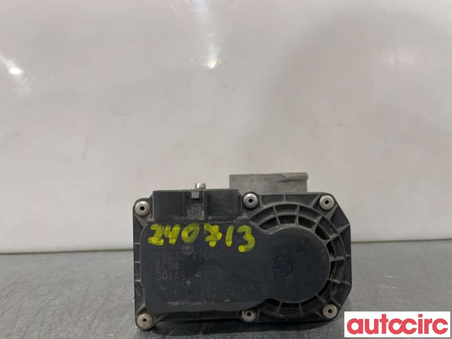 Spjeldhus til Toyota Yaris 2014-2020 (Type III, Fase 2)  (TOYOTA|2203047040||22030-47040)