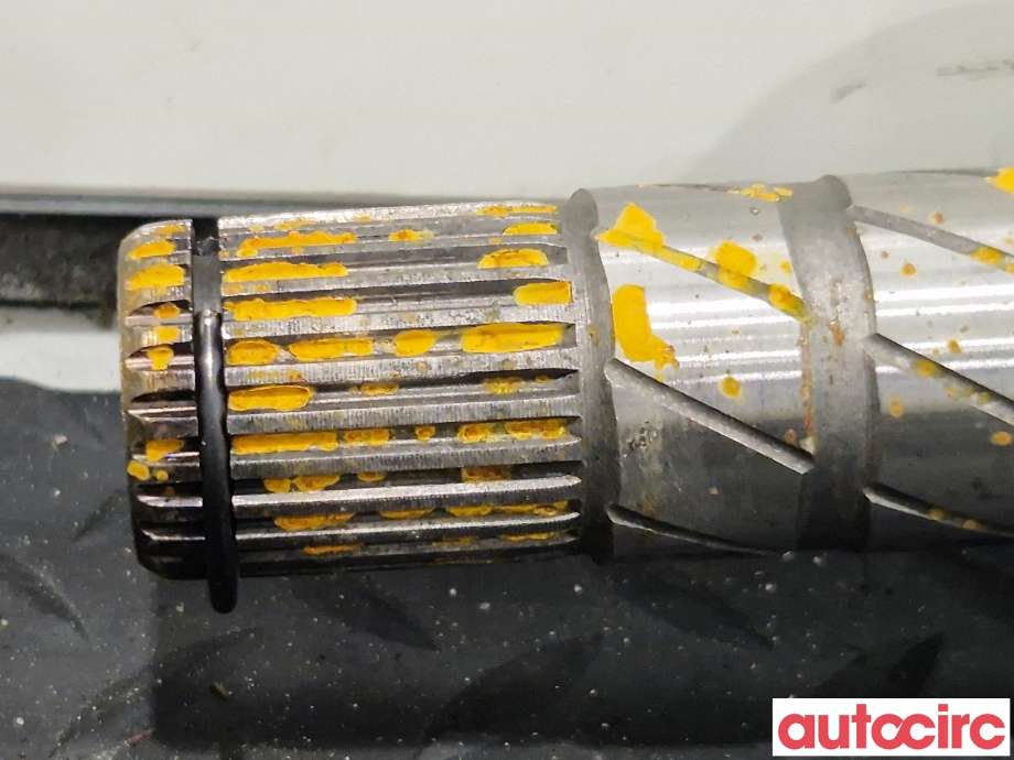 Drivaksel høyre foran til Subaru Legacy 2009-2015  (SUBARU|28321AJ031|)
