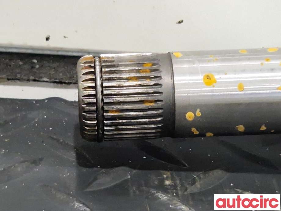 Drivaksel venstre foran til Opel Astra J 2010-2015  (OPEL|13335133|)