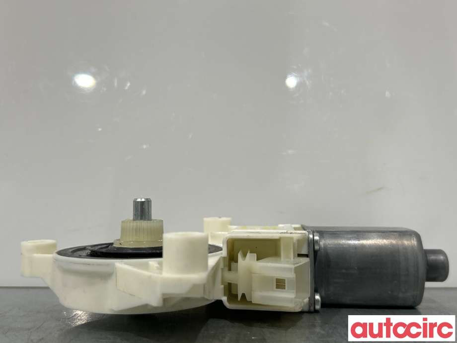 Ruteheis høyre til Mercedes Vito 2014-->> (W447) (W447) (MERCEDES|A4479063600|0130822559)