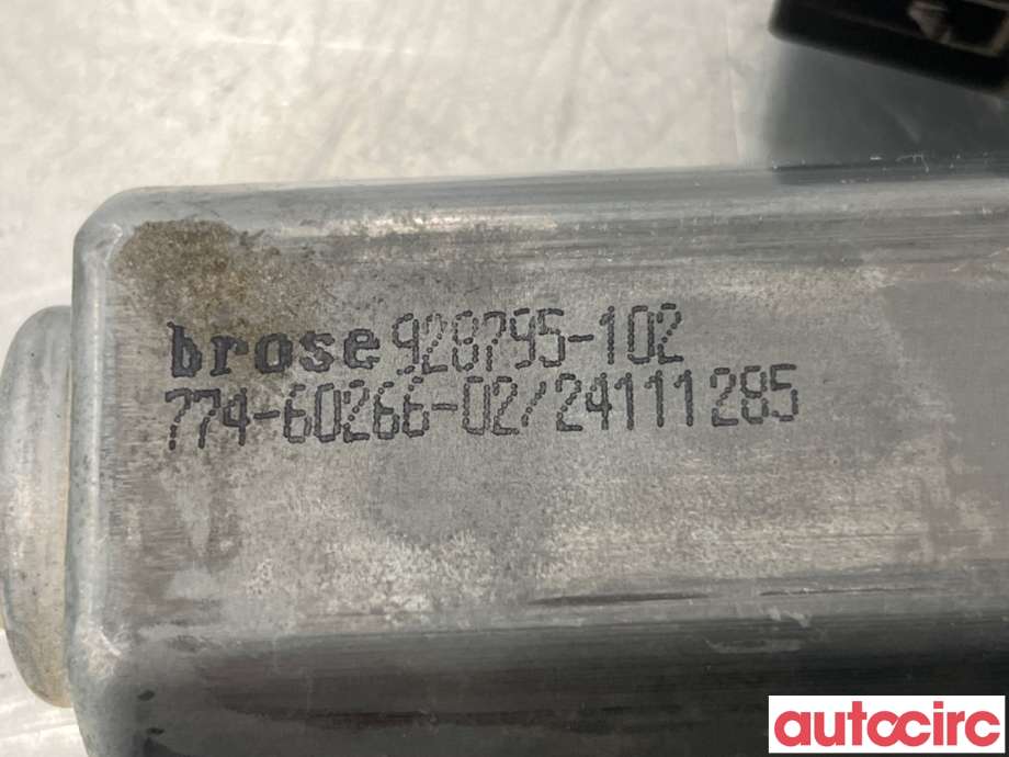 Ruteheis venstre foran til Mercedes Vito/Viano 2010-2014 (Fase 2) (W639) (W639) (MERCEDES|A0009069600|928795-102|)