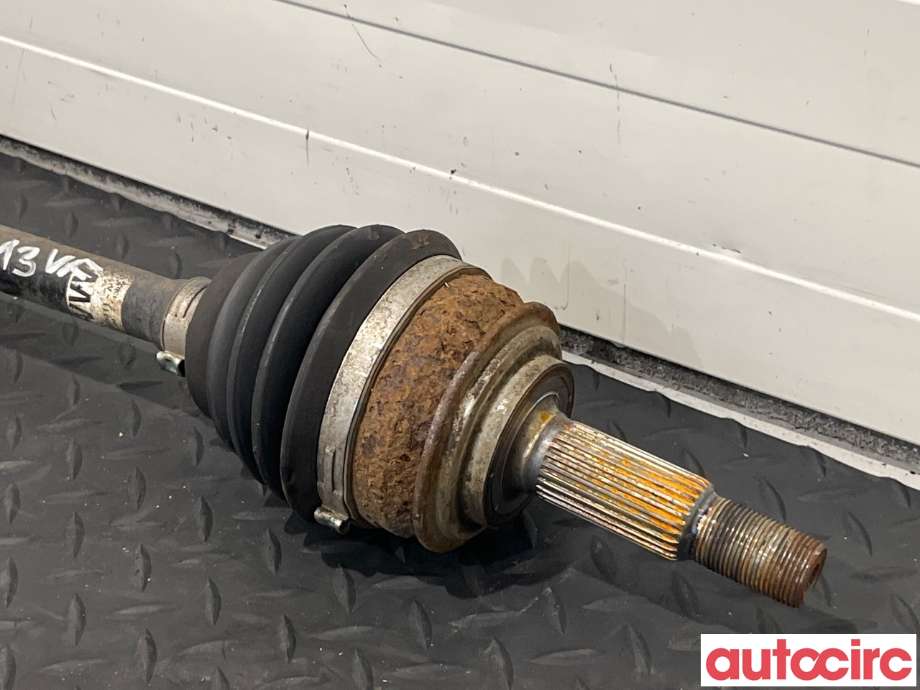 Drivaksel venstre foran, elbil til Toyota Yaris 2014-2020 (Type III, Fase 2)  (TOYOTA|434200D411|43420-0D411)