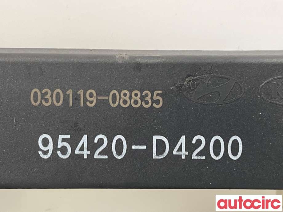 Antenne forsterker til Kia e-Soul 2019-->> (Type III)  (KIA|95420D4200)