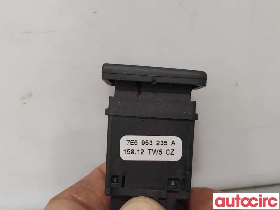 Bryter nødblink til VW Transporter / Caravelle 2009-2015 (Fase 2) (T5) (T5) (VOLKSWAGEN|7E5953235A|)