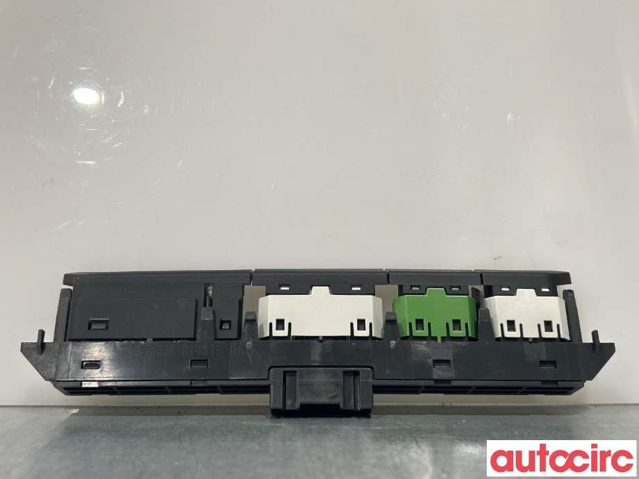 Bryter nødblink til VW Passat 2015-2019 (Fase 1) (B8) (B8) (VOLKSWAGEN|3G0927132K)