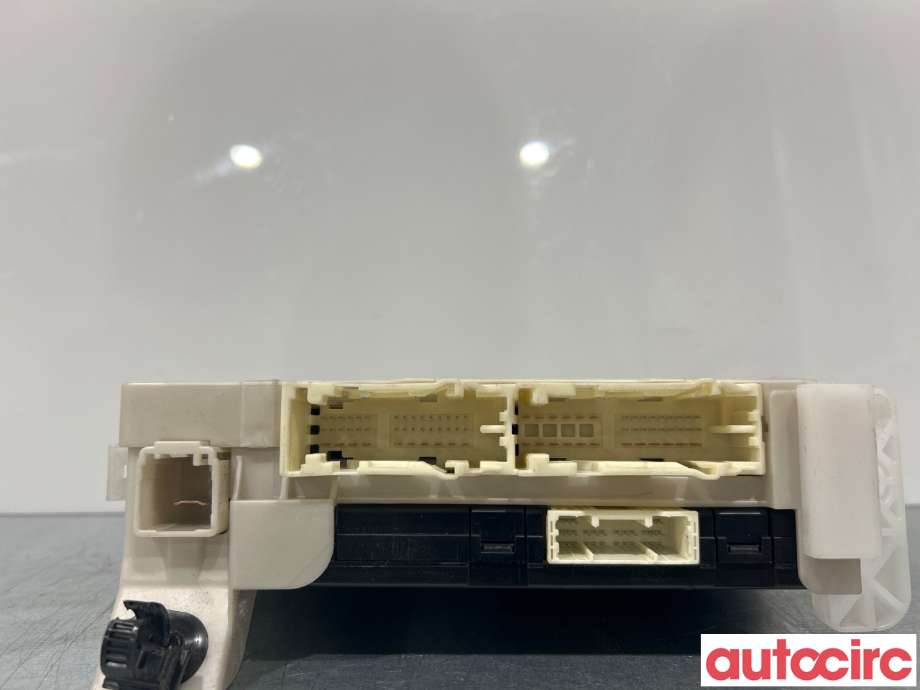 Sikringsboks til Toyota Yaris 2014-2020 (Type III, Fase 2)  (TOYOTA|8273052K40)