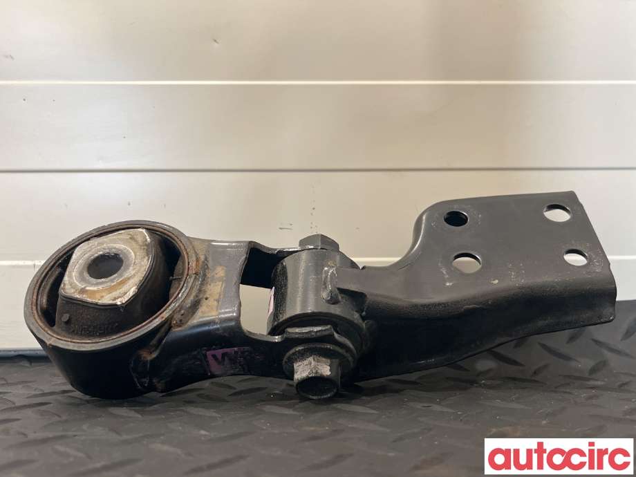 Motorfeste til Toyota Yaris, 2014-2020 (Type III, Fase 2)  (TOYOTA|123630M120)