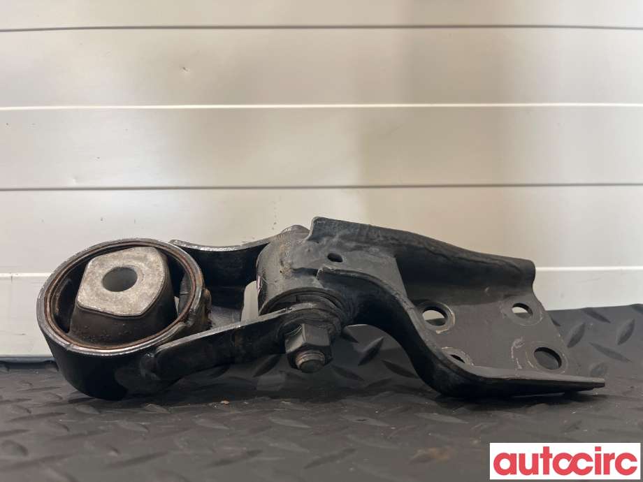 Motorfeste til Toyota Yaris 2014-2020 (Type III, Fase 2)  (TOYOTA|123630M120|123640M050)