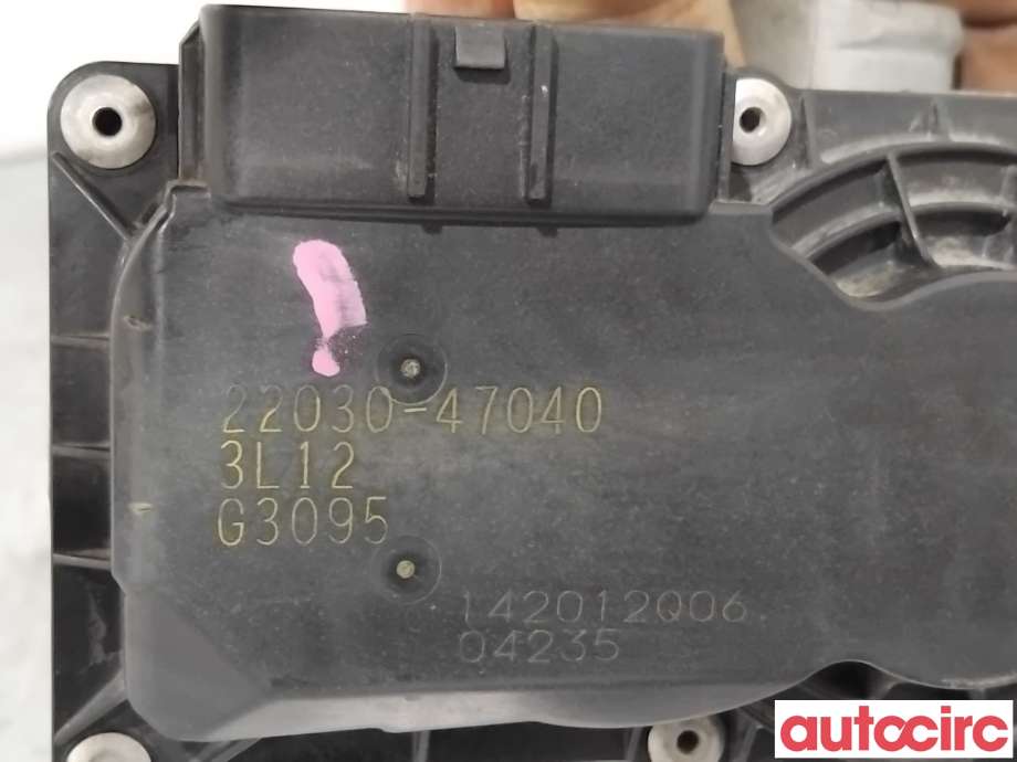Spjeldhus til Toyota Yaris 2012-2014 (Type III, Fase 1)  (TOYOTA|2203047040||22030-47040)