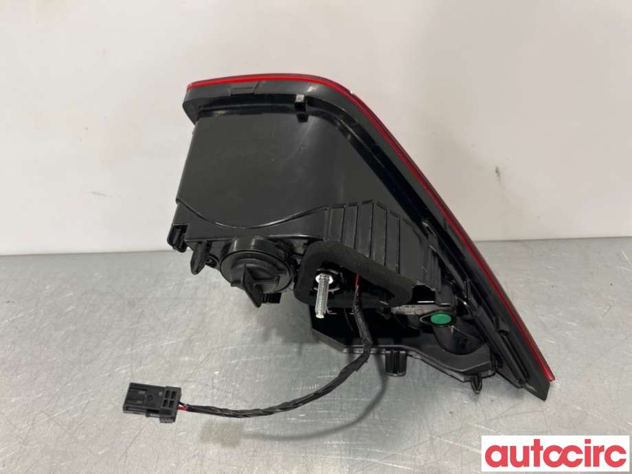 Baklykt venstre indre til Peugeot 308 2013-2021 (Type II)  (PEUGEOT|9677818380|81260101)