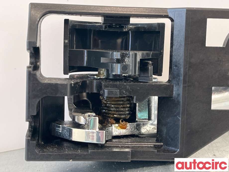 Dørhåndtak inv høyre foran til Toyota RAV4 2009-2013 (Type III, Fase 2)  (TOYOTA|6920533090B0|)