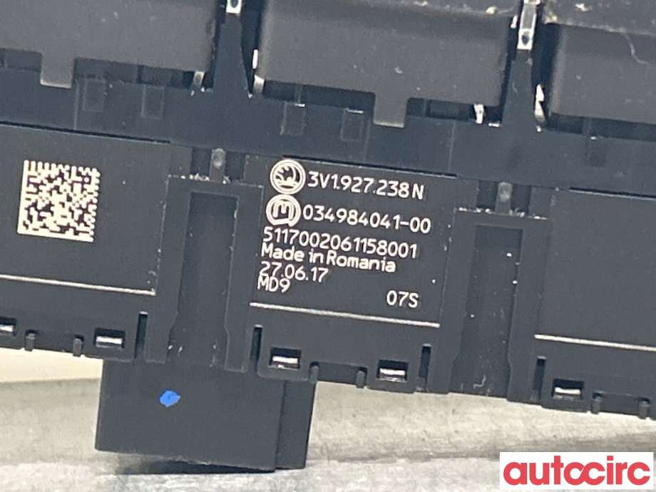 Bryter Antispinn til Škoda Superb 2015-->> (Type III)  (SKODA|3V1927238N)