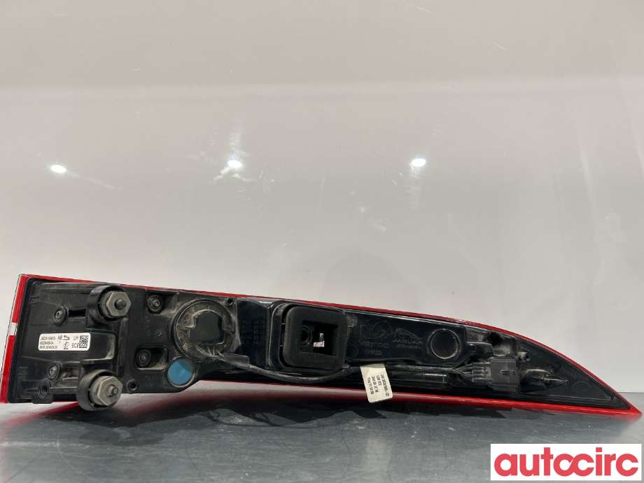 Baklykt venstre til Jaguar I-PACE 2018-->>  (JAGUAR|T4K1824)