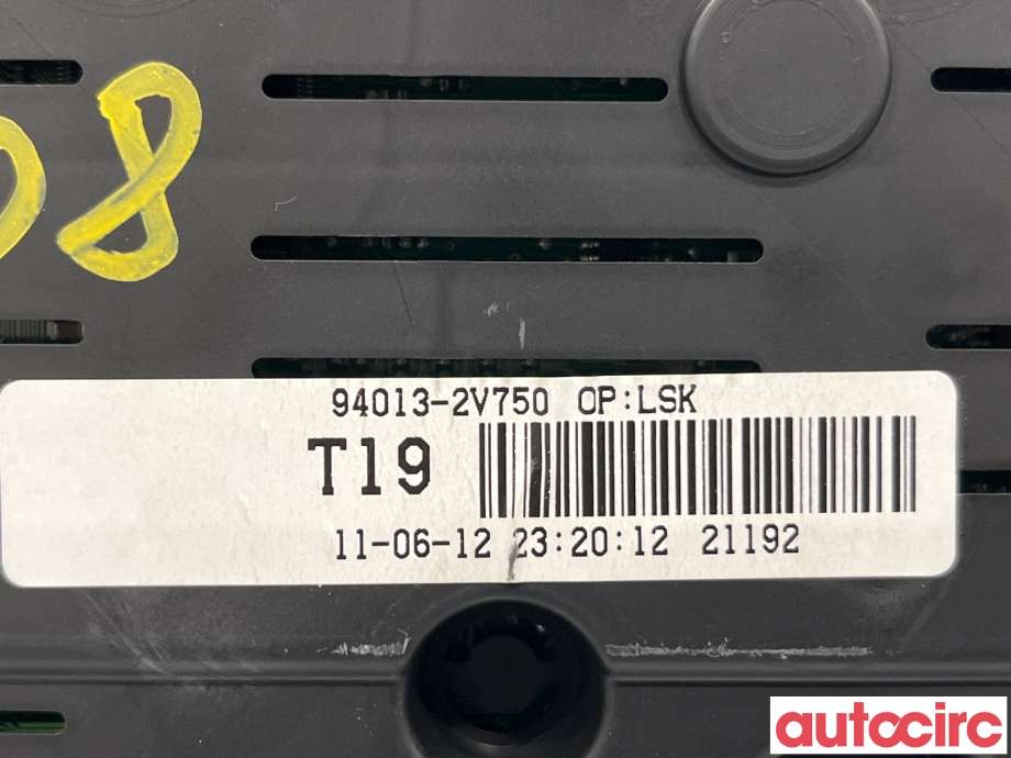 Instrumentpanel til Hyundai Veloster 2011-2015  (HYUNDAI|940132V750)