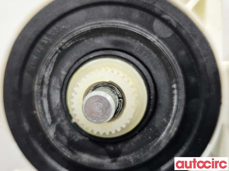 Ruteheis venstre foran til Mercedes Vito 2014-->> (W447) (W447) (MERCEDES|A4479063500|0130822312)