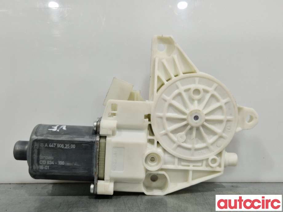 Ruteheis venstre foran til Mercedes Vito 2014-->> (W447) (W447) (MERCEDES|A4479063500|0130822312)