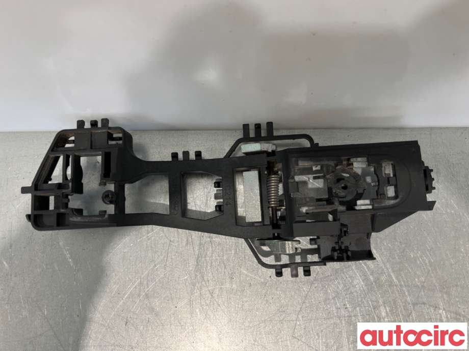 Dørhåndtak utv høyre foran til Ford Kuga, 2008-2012 (Type I)  (FORD|1480205)