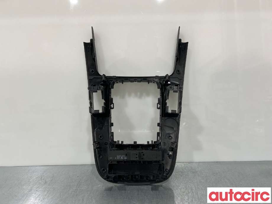 Innredning, Konsoll til Audi Q5 2008-2012 (Type I, Fase 1)  (AUDI|8K0864261)