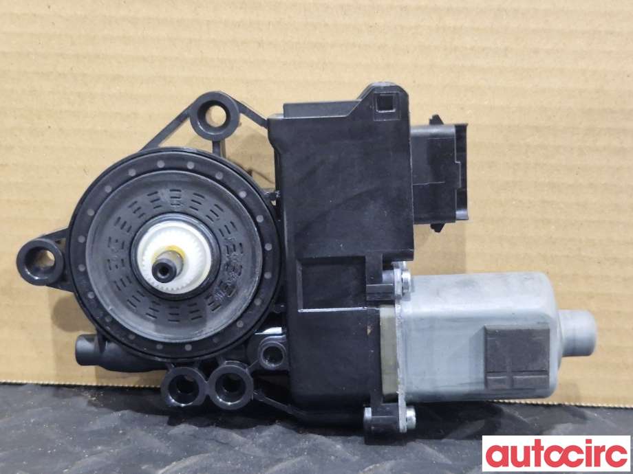 Ruteheis høyre foran til Hyundai i40 2012-2017  (HYUNDAI|824603Z010|F00S1A2934|82460-3Z010)