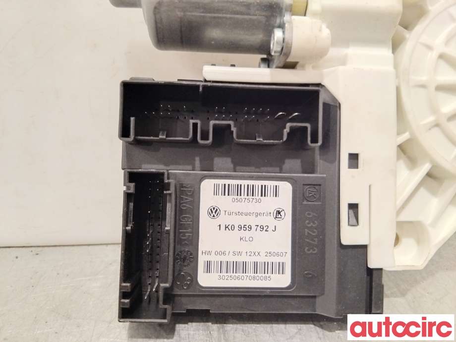 Ruteheis høyre foran til VW Golf V, Combi 2003-2008 (VOLKSWAGEN|1K0959702AG|0130822220|5K0959702A)