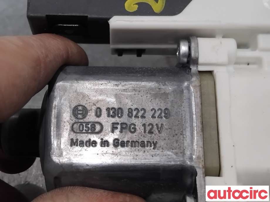 Ruteheis høyre foran til VW Golf V, Combi 2003-2008 (VOLKSWAGEN|1K0959702AG|0130822220|5K0959702A)