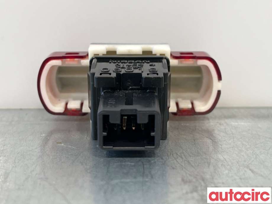 Bryter nødblink til Subaru Forester 2008-2013 (Type III)  (SUBARU|83037SC000|)