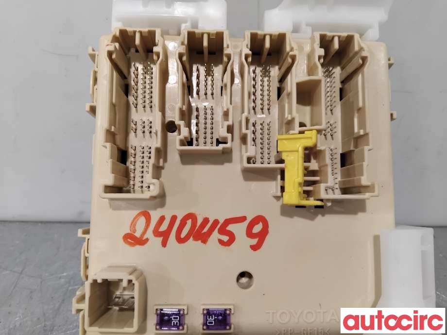 Sikringsboks til Toyota RAV4 2013-2015 (Type IV, Fase 1)  (TOYOTA|8273042750|6358-3372|82730-42750)