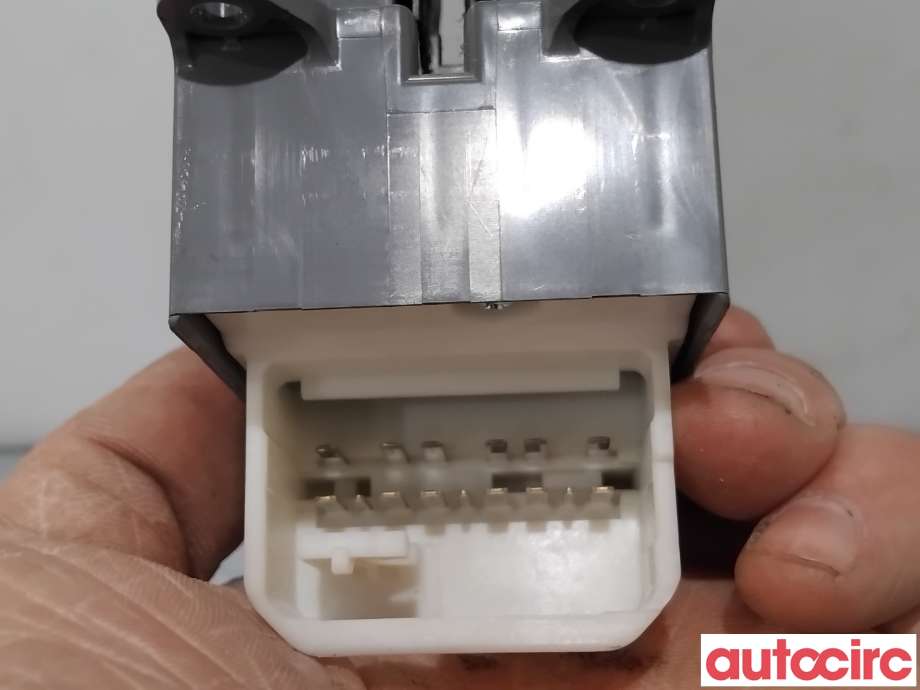 Bryter ruteheis til Toyota RAV4 2013-2015 (Type IV, Fase 1)  (TOYOTA|8482042210|)