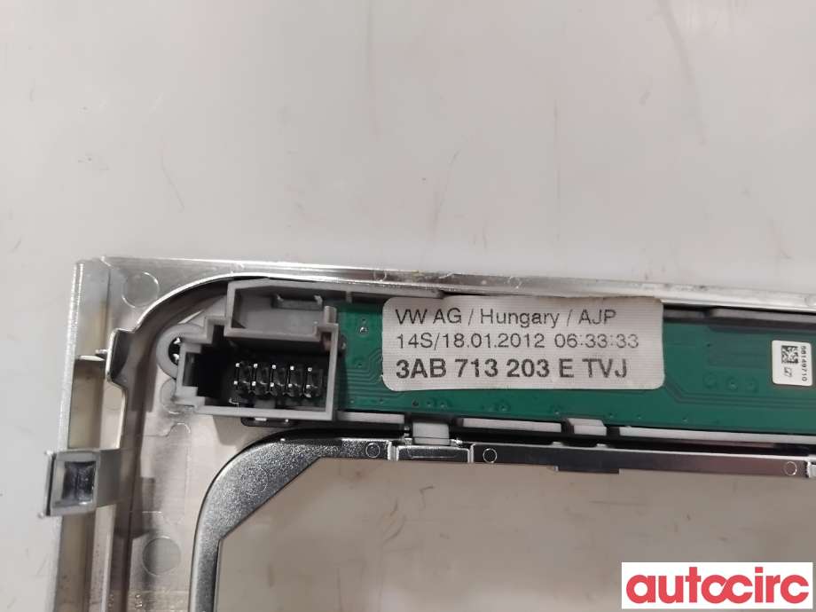 Diverse deler til VW Passat 2011-2015 (B7) (B7) (VOLKSWAGEN|3AB713203E|)