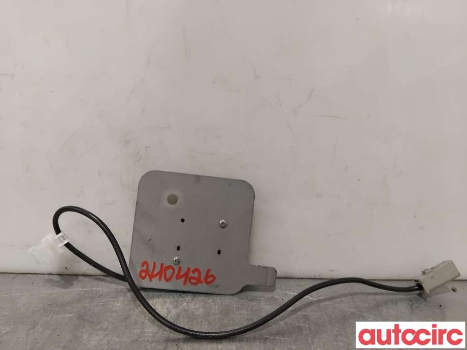 Antenne navigasjon til Mitsubishi Outlander 2015-->> (Type III, Fase 2)  (MITSUBISHI|8751A046|GA-242LND)