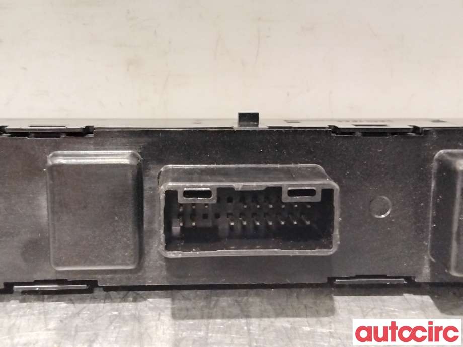 Bryter nødblink til Mitsubishi Outlander 2015-->> (Type III, Fase 2) (MITSUBISHI|8002B409|)