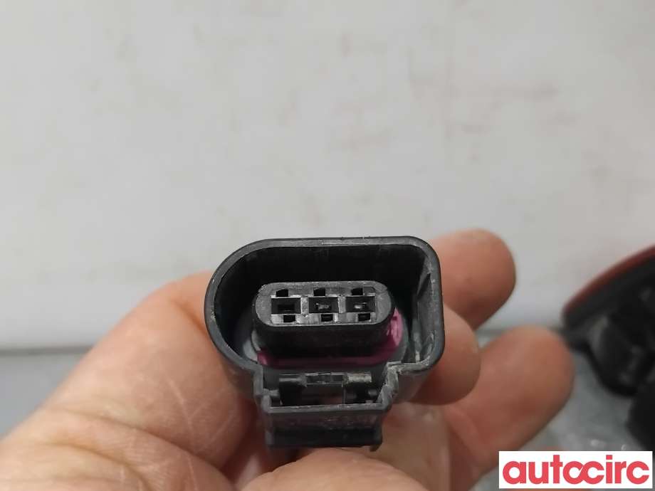 Baklykt fra støtfanger til VW ID.4 2020-->>  (VOLKSWAGEN|11E945701|575945701AA)