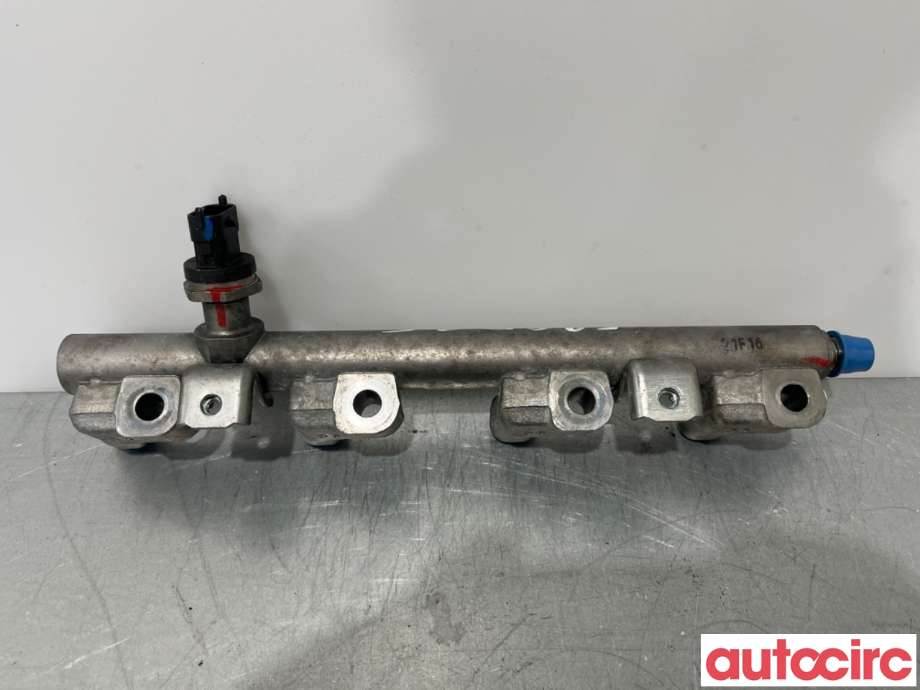 Dyseskinne (fuelrail) til Suzuki SX4 S-CROSS, 2013-->> (Type II)  (SUZUKI|15700-53S00)