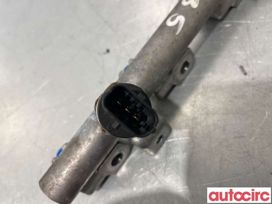 Dyseskinne (fuelrail) til Suzuki SX4 S-CROSS 2013-->> (Type II)  (SUZUKI|15700-53S00|)