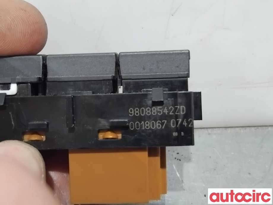 Bryter Antispinn til Peugeot Expert 2016-->> (Type III)  (PEUGEOT|98088542ZD|)