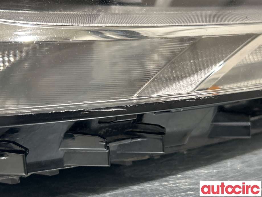 Frontlykt høyre halogen til VW Jetta 2011-->>  (VOLKSWAGEN|5C7941006A|5C7941006H)