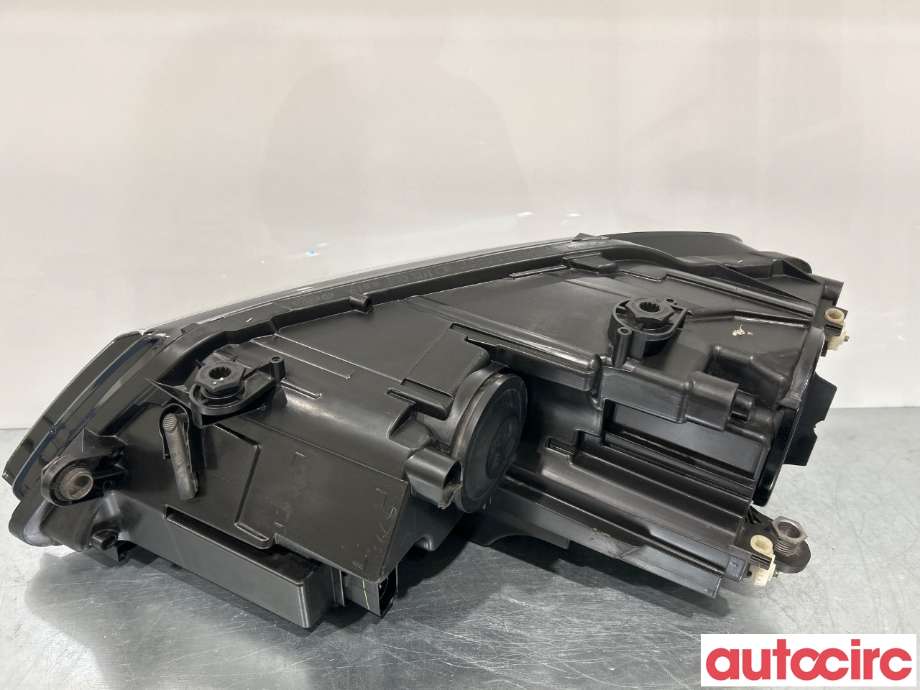 Frontlykt høyre halogen til VW Jetta 2011-->>  (VOLKSWAGEN|5C7941006A|5C7941006H)