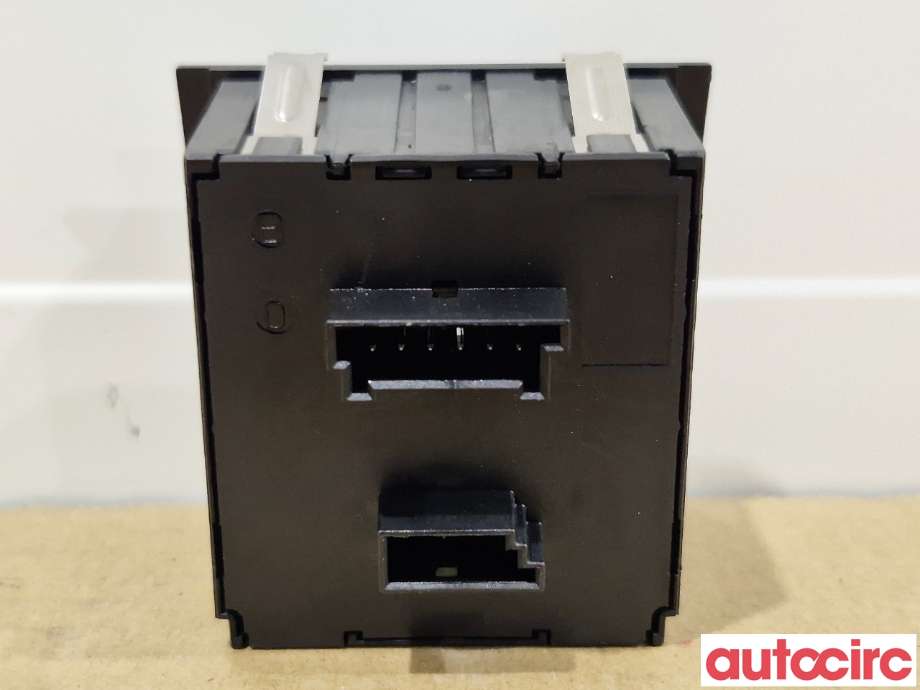 Bryter nødblink til BMW 3-Serie 2005-2011 (E90/E91/E92/E93) (E90/E91/E92/E93) (BMW|61319196714|5495495555)