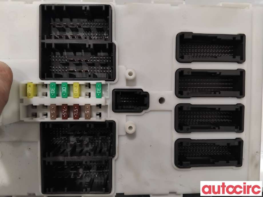 Sikringsboks til BMW i3 2013-2022  (BMW|61355B5D695|8796098|61358796098)