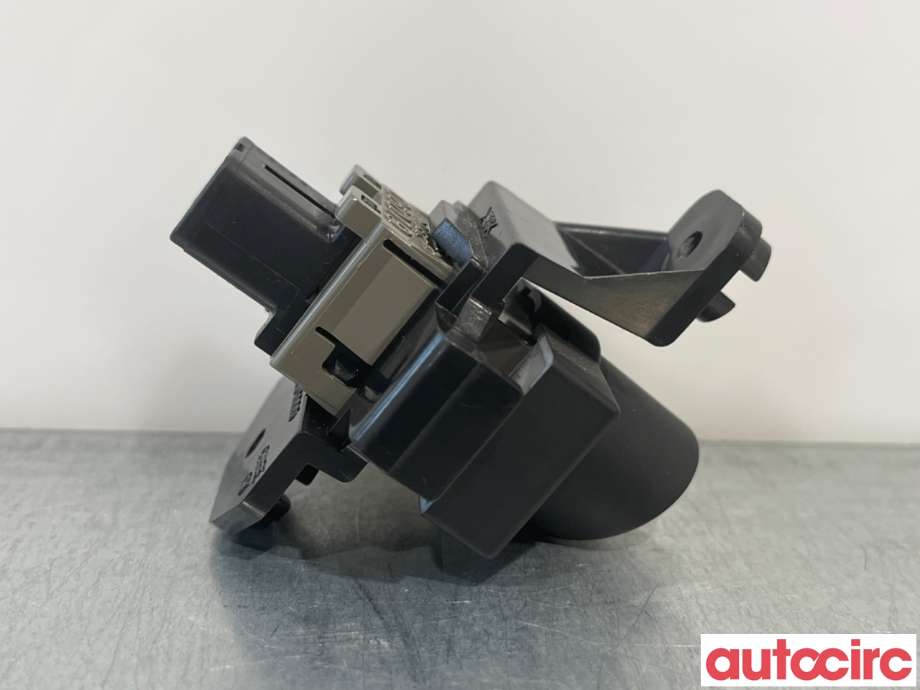 Bryter Antispinn til Subaru Forester 2008-2013 (Type III)  (SUBARU|83201FG01JC|)
