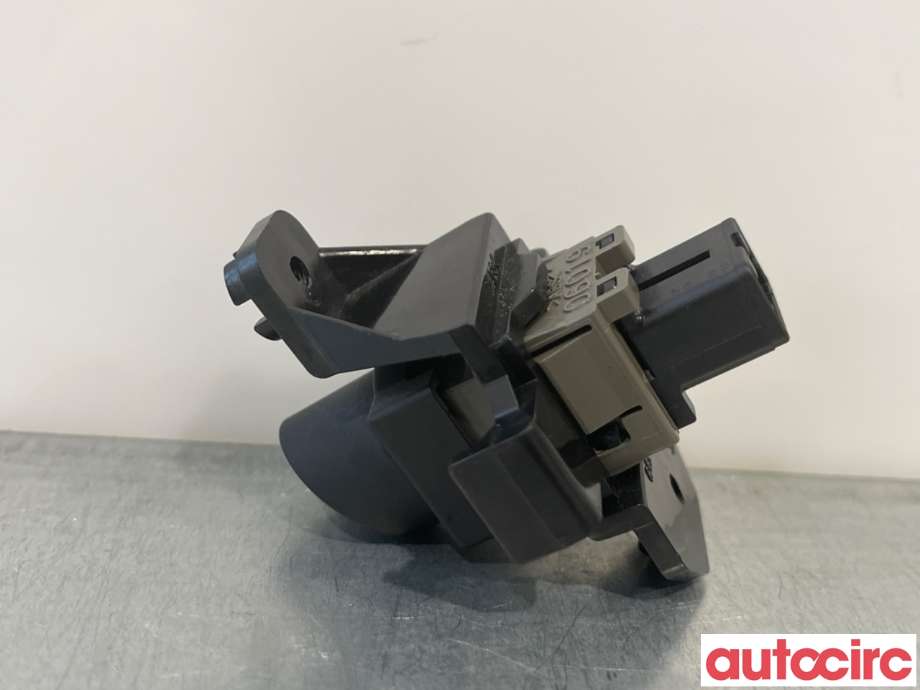 Bryter Antispinn til Subaru Forester 2008-2013 (Type III)  (SUBARU|83201FG01JC|)