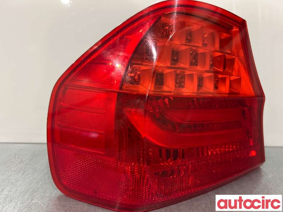 Baklykt venstre til BMW 3-Serie 2005-2011 (E90/E91/E92/E93) (E90/E91/E92/E93) (BMW|63214871731)