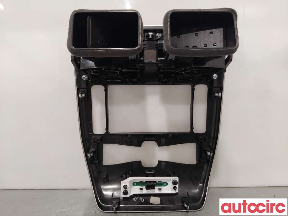 Innredning diverse til Nissan Leaf 2011-2017 (Type I)  (NISSAN|682603NL0B||682603NL0A)