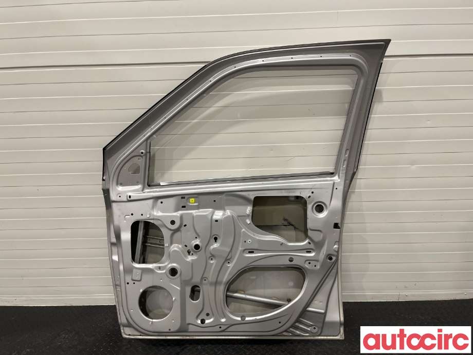Dør høyre foran til Suzuki Swift 2005-2010  (SUZUKI|68001-63J01)